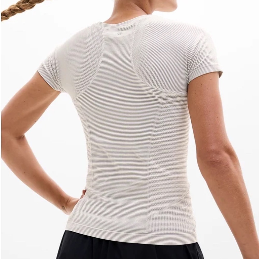 Athleta Womens Medium Top Striped Short Sleeve Momentum Athletic Workout Stretch
